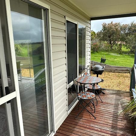 Tidal Dreaming Seaview Cottages Yanakie Esterno foto