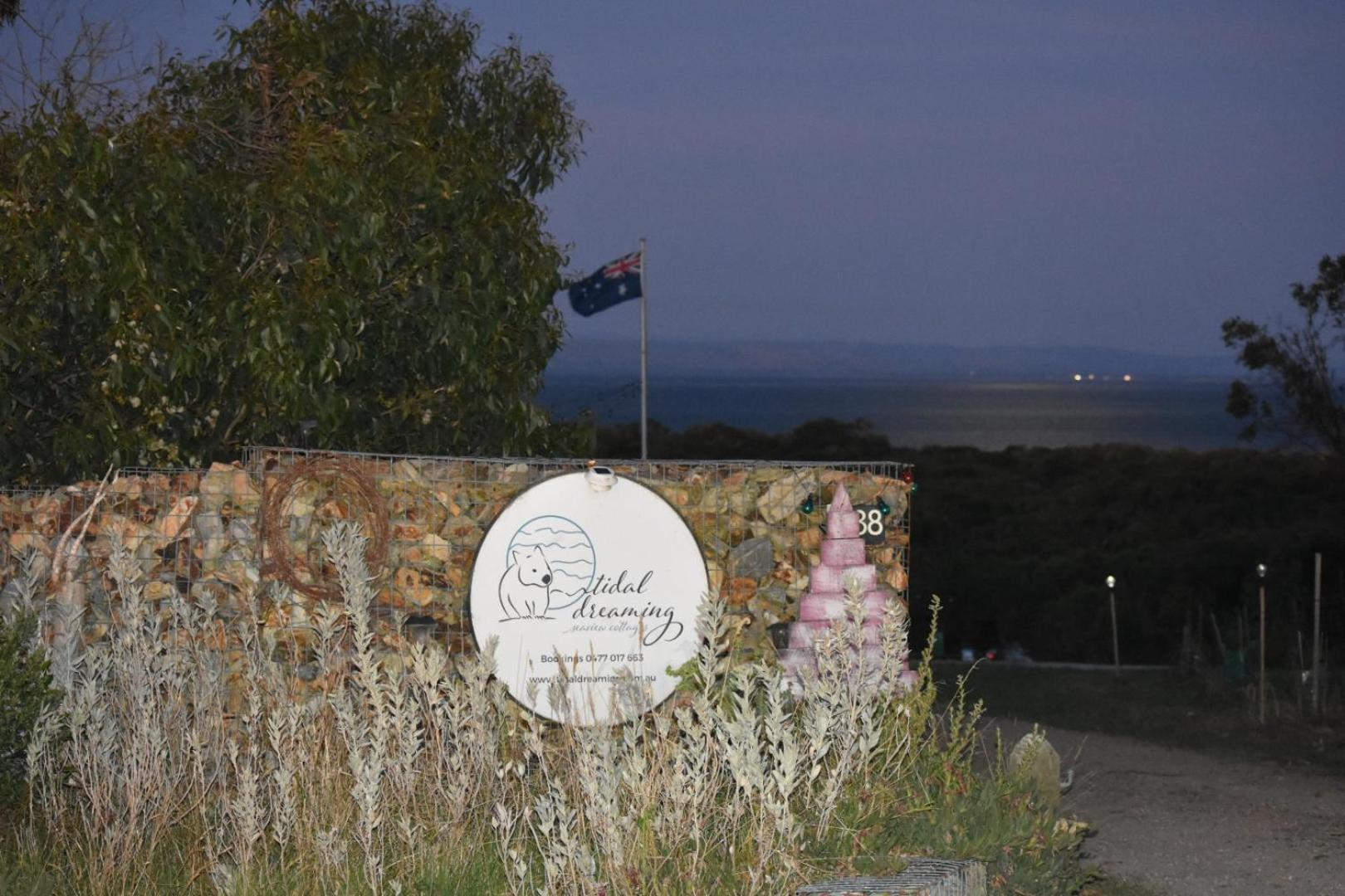 Tidal Dreaming Seaview Cottages Yanakie Esterno foto